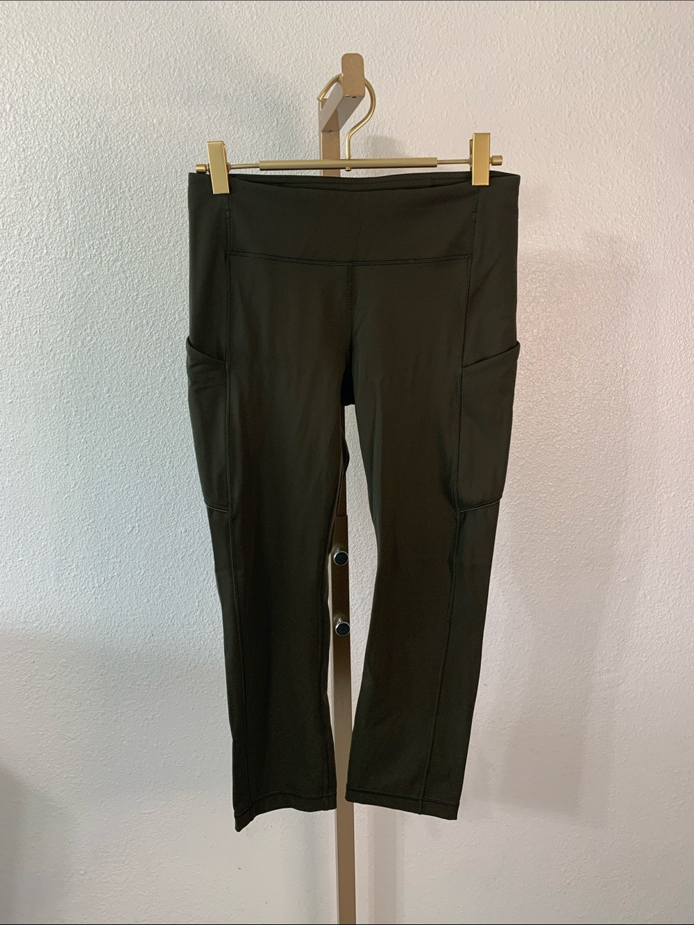lululemon athletica Olive Green Ankle Cargo Leggings- crop- Size 6